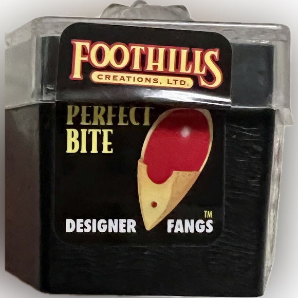 Custom Designer Dracula Fangs by Dracula House Sealed in box 2003 NOS Halloween - Picture 6 of 13